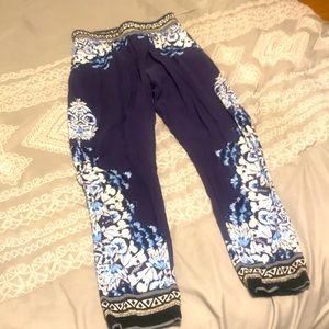 Soft linen pants with flower design